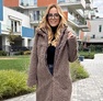 Alisha kabát fangó – Hosszított bukléhatású női kabát steppelt betéttel – Innova Fashion – 4. kép